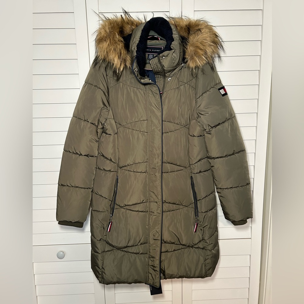 Tommy Hilfiger Women’s Quilted Hooded Puffer Jacket in Green Size L/XL
